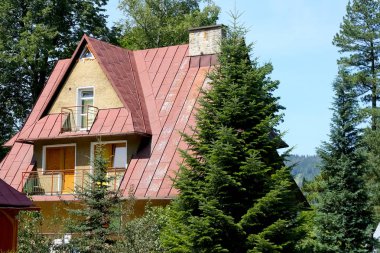 Dik ve eğimli inşaat ile çatı