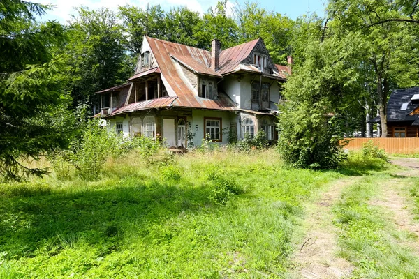 Stary dom w Zakopanem, o nazwie Villa Borek — Zdjęcie stockowe