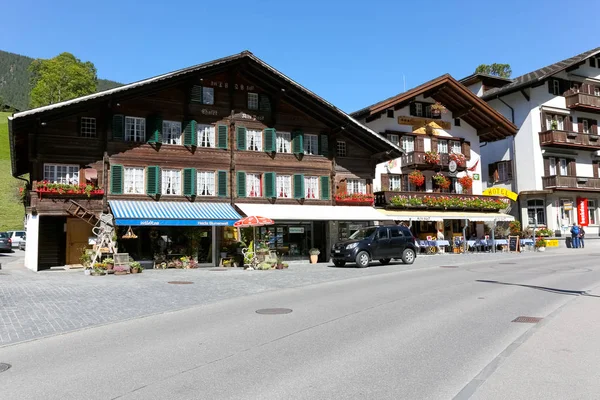 De alpine huizen in Grindelwald — Stockfoto