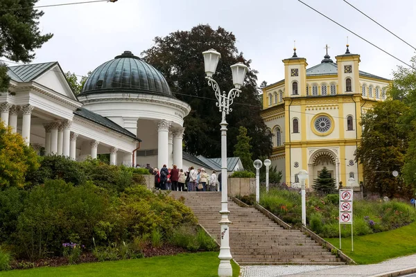 Vy mot pelargången och antagandet kyrka — Stockfoto