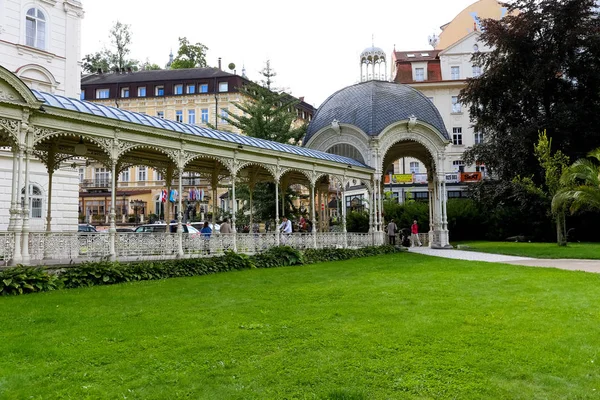 Hermosa columnata de parque en Dvorak Park —  Fotos de Stock