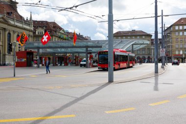 Cam çatı toplu taşıma dur yukarıda