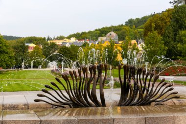 Parkta bir çeşme ile süslüdür 