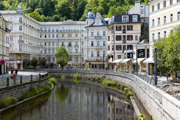 Grande edifício do Grandhotel Pupp — Fotografia de Stock