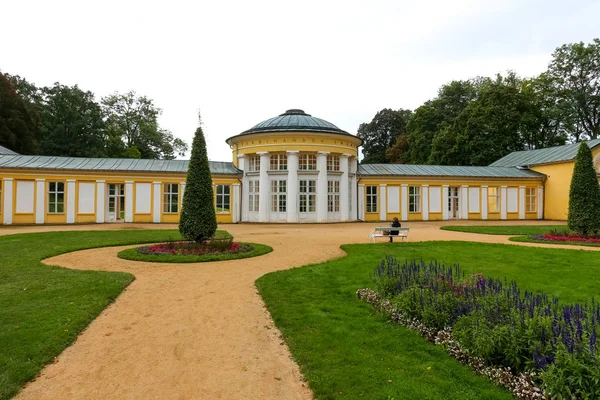 Parque e O Pavilhão da Primavera de Ferdinand — Fotografia de Stock