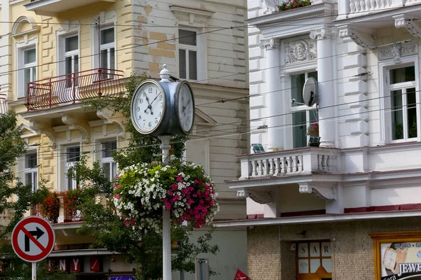 The city clock in Marianske Lazne — Stock Photo, Image