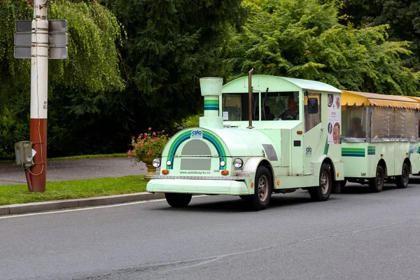 The tourist train travels in Marianskie Lazne — Stock Photo, Image