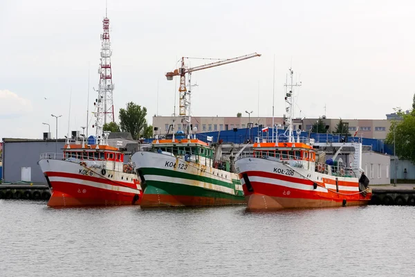 Three trawlers are in a seaport — Stock Photo, Image