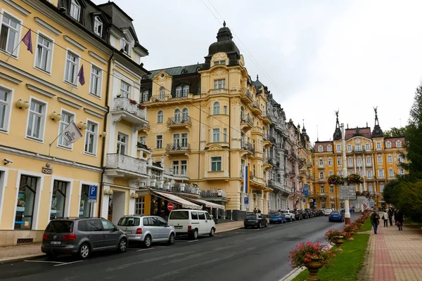 Architektura jen tím, že na ulici — Stock fotografie