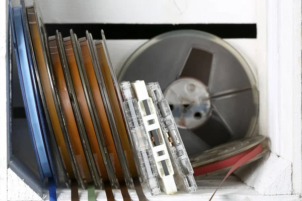 Cassetes compactas e fitas de bobina para bobina — Fotografia de Stock