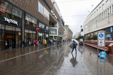 Lahey 'in alışveriş bölgesinde yağmur yağıyor