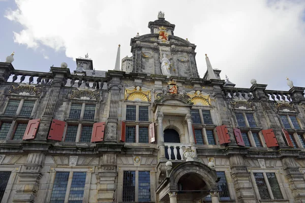 Vista frontal de un edificio histórico en Delft —  Fotos de Stock