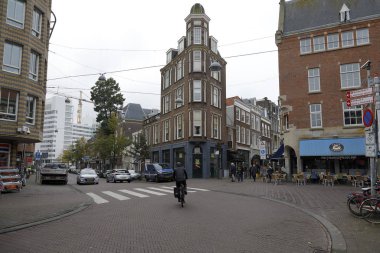 Şehrin eski kesiminde bir sokak