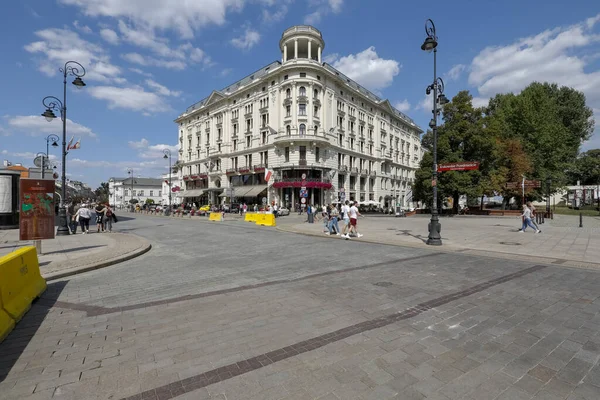 Η πρόσοψη του πολυτελούς ξενοδοχείου στη Βαρσοβία — Φωτογραφία Αρχείου