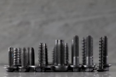 İşte özel vida seti.