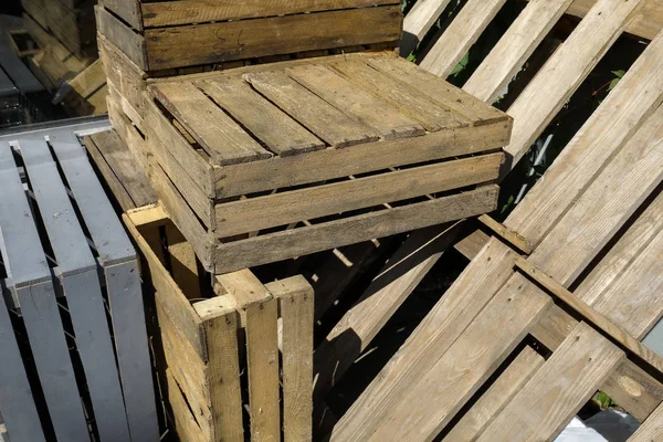 La industria agrícola utiliza cajas de madera — Foto de Stock
