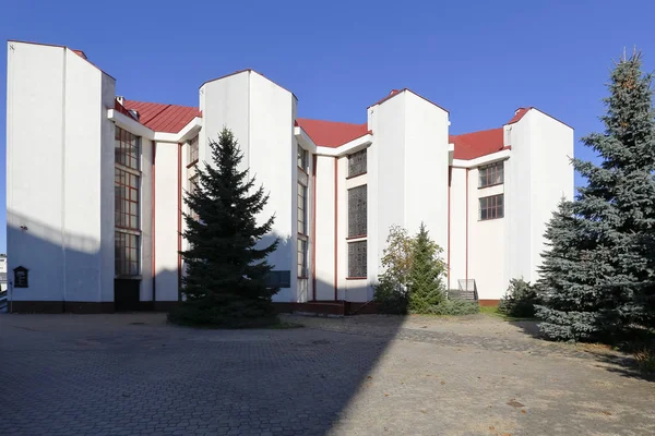 Modern church in Goclaw housing estste — Stock Photo, Image