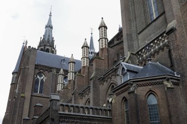 Tuğla kilise mimarisi 