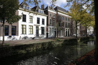 Nakliye kanalı Delft şehrinde.