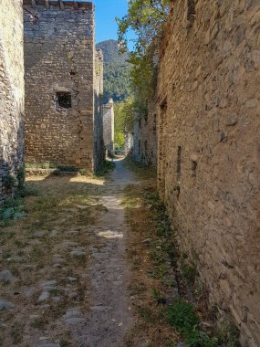Terk edilmiş köy Pyrenees, Janovas, İspanya
