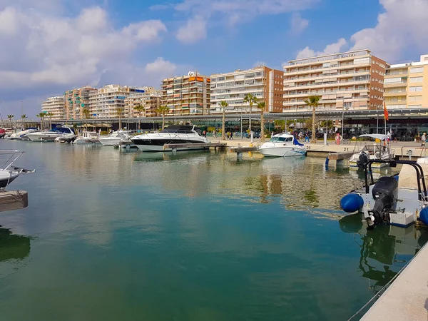 Nuevo paseo marítimo de la ciudad de Santa Pola, España — Foto de Stock