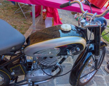 Ainsa 10 Eylül 2017: Sergi geri eski motosikletler