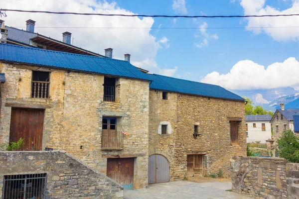 Hus i fjellandsbyer i Huesca-pyreneene, spai – stockfoto