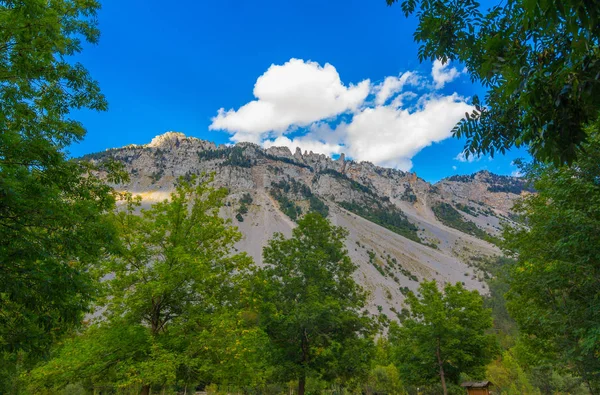 High mountains in the natural park of Ordesa in the Pyrenees, Hu — Stock Photo, Image