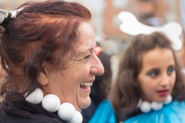 Madrid, İspanya - Şubat, 10: Karnaval şenlikleri gruplar o ile