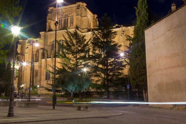 Edificio de la iglesia católica típica del norte de España —  Fotos de Stock