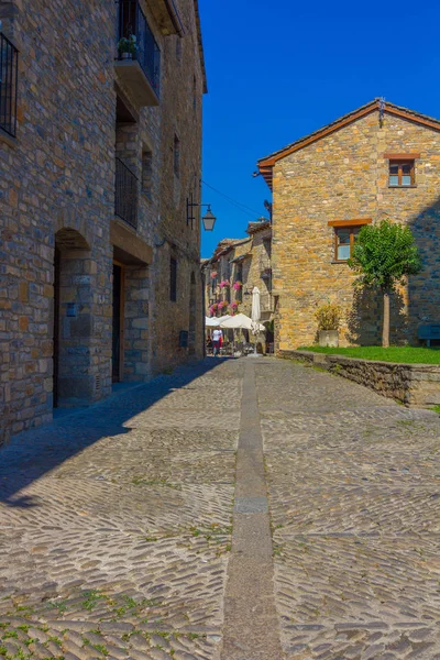 Aldeia medieval de Ainsa dos Pirinéus com pedra bonita hous — Fotografia de Stock