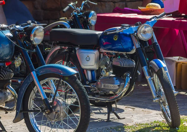 AINSA 10 settembre 2017: esposizione di vecchie moto, restaurata — Foto Stock
