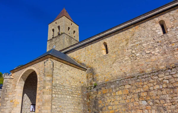 Kirchengebäude katholisch typisch für Nordspanien — Stockfoto