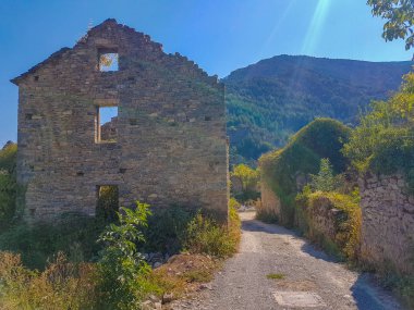 Terk edilmiş köy Pyrenees, Janovas, İspanya
