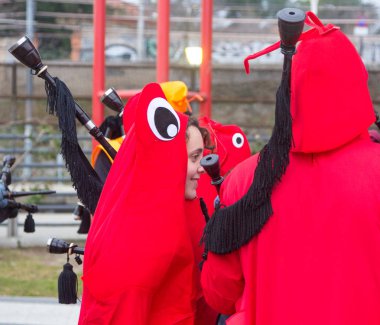 Madrid, İspanya - Şubat, 10: Karnaval şenlikleri gruplar o ile