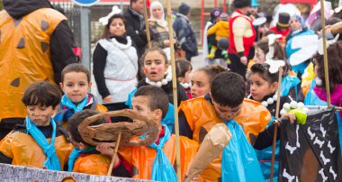 Madrid, İspanya - Şubat, 10: Karnaval şenlikleri gruplar o ile