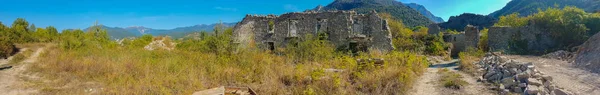 Verlaten dorp in de Pyreneeën, Janovas, Spanje — Stockfoto