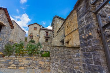 Huesca, spai pyrenees köylerde yüksek dağ evleri