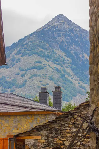 山の村のトルラ オルデサ、ウエスカ、スペイン — ストック写真