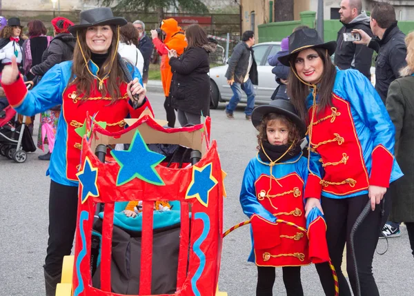 MADRID, SPANIA - 10 februarie: Festivități de carnaval cu grupuri — Fotografie, imagine de stoc