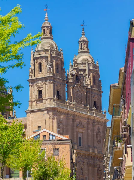 Chiesa edificio cattolico tipico del nord della Spagna — Foto Stock