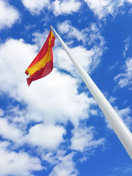 Flag of spain on a mast with sky and clouds — Stock Photo, Image