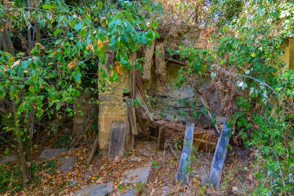 Aldeia abandonada nos Pirinéus, Janovas, Espanha — Fotografia de Stock