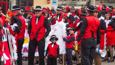 Madrid, İspanya - Şubat, 10: Karnaval şenlikleri gruplar o ile
