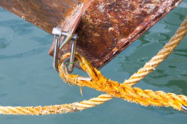 Halatlar ve balıkçı tekneleri moorings