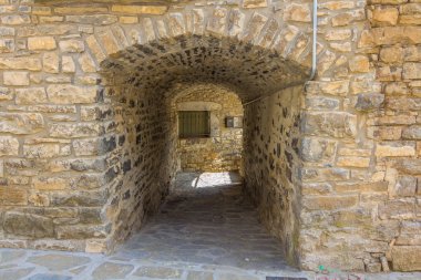 Eski bir taş cephe kapı