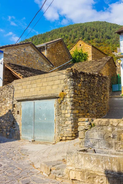 Huesca, spai pyrenees köylerde yüksek dağ evleri — Stok fotoğraf