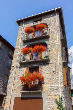 Huesca, spai pyrenees köylerde yüksek dağ evleri