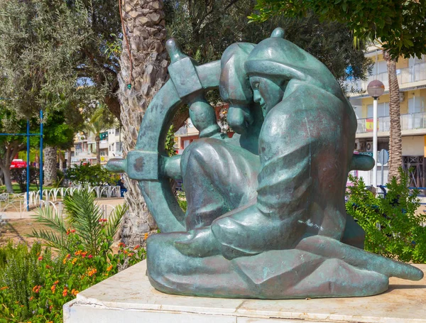 Monumento a la escultura de un marinero —  Fotos de Stock