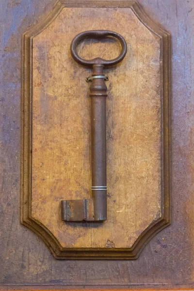 Old door key wrench on a table — Stock Photo, Image